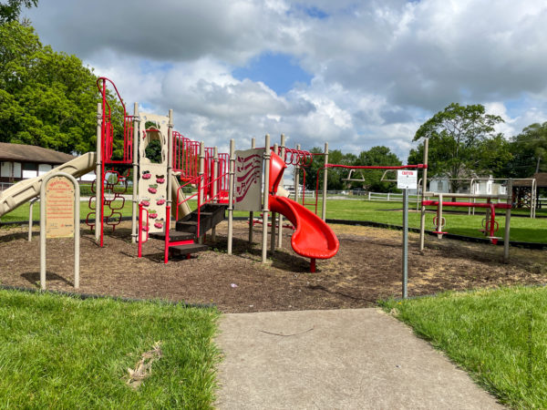 full playground image of Meadowbrook park in Gardner