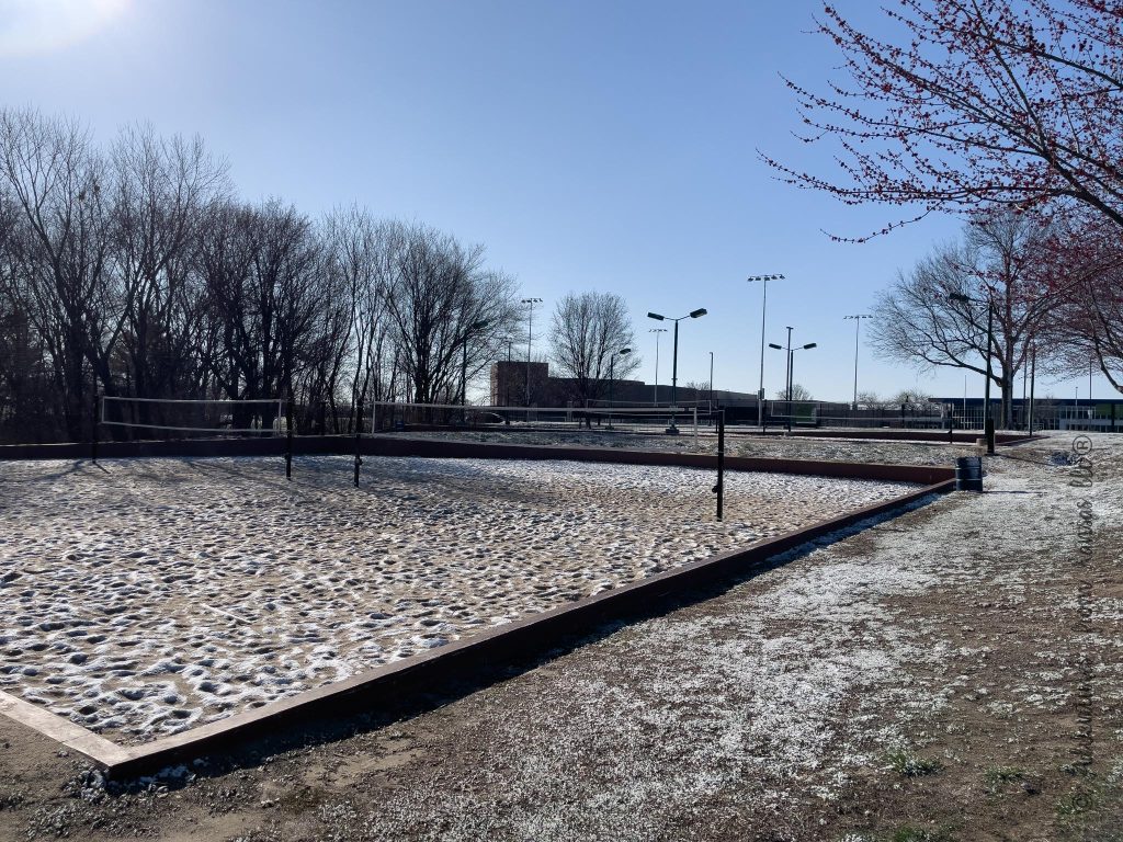 sand volleyball courts 