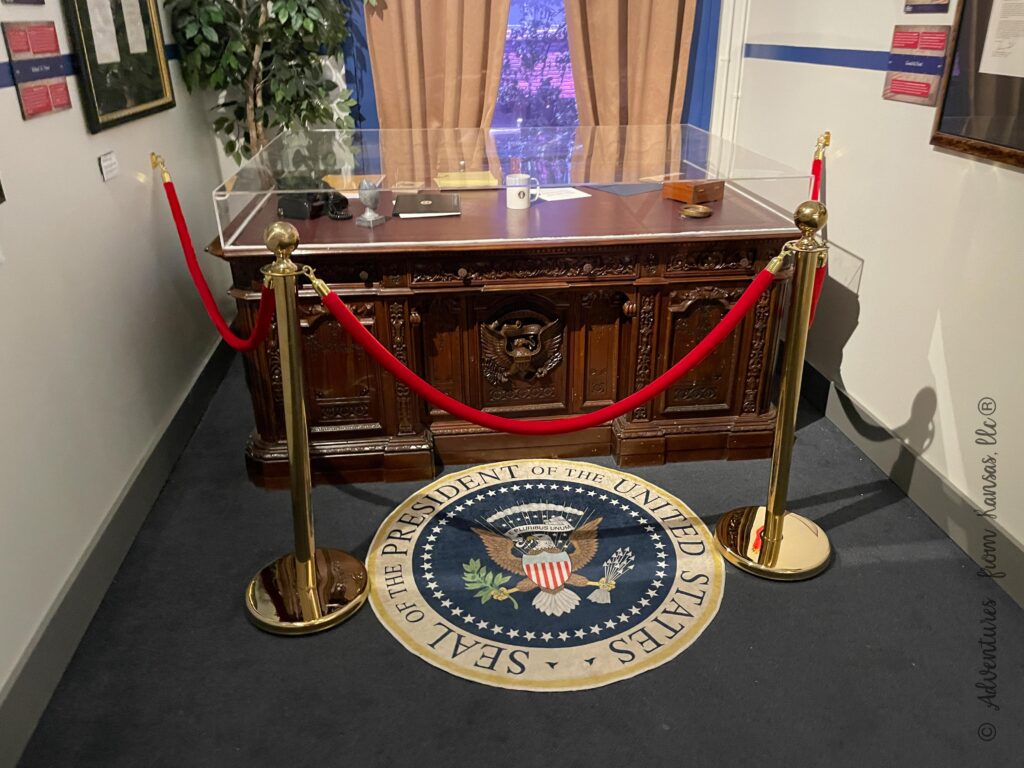 mock version of the presidential desk